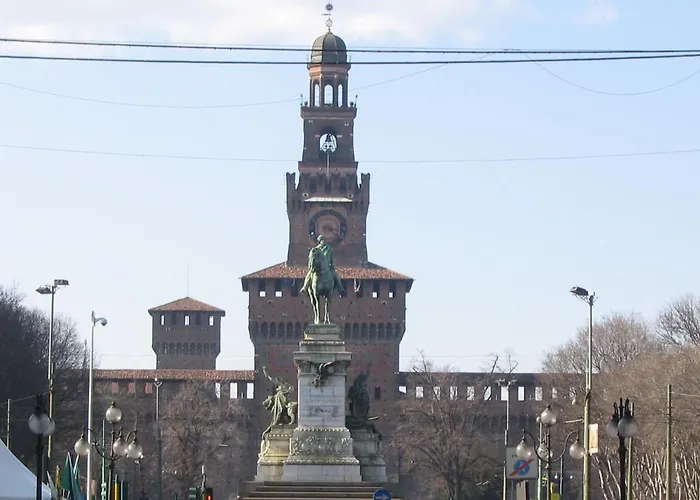 Duomo And Downtown * Milan